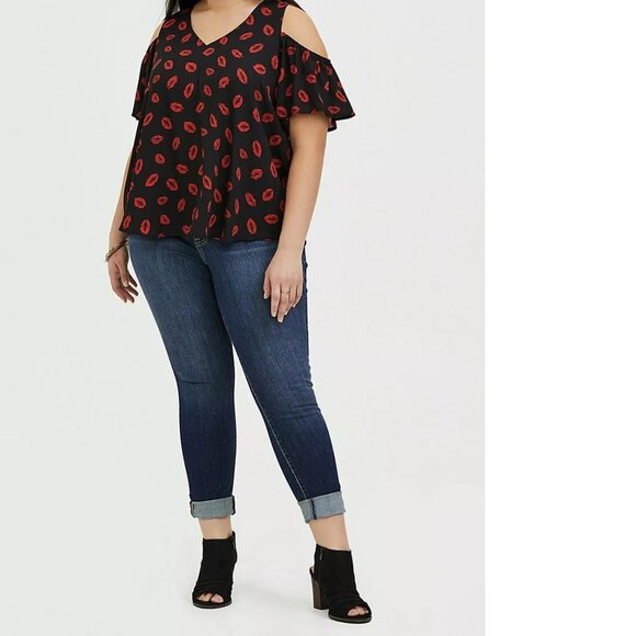 TORRID  Black & Red Lips Georgette Cold Shoulder Blouse Size 00 1= M/L   #V - Picture 3 of 8